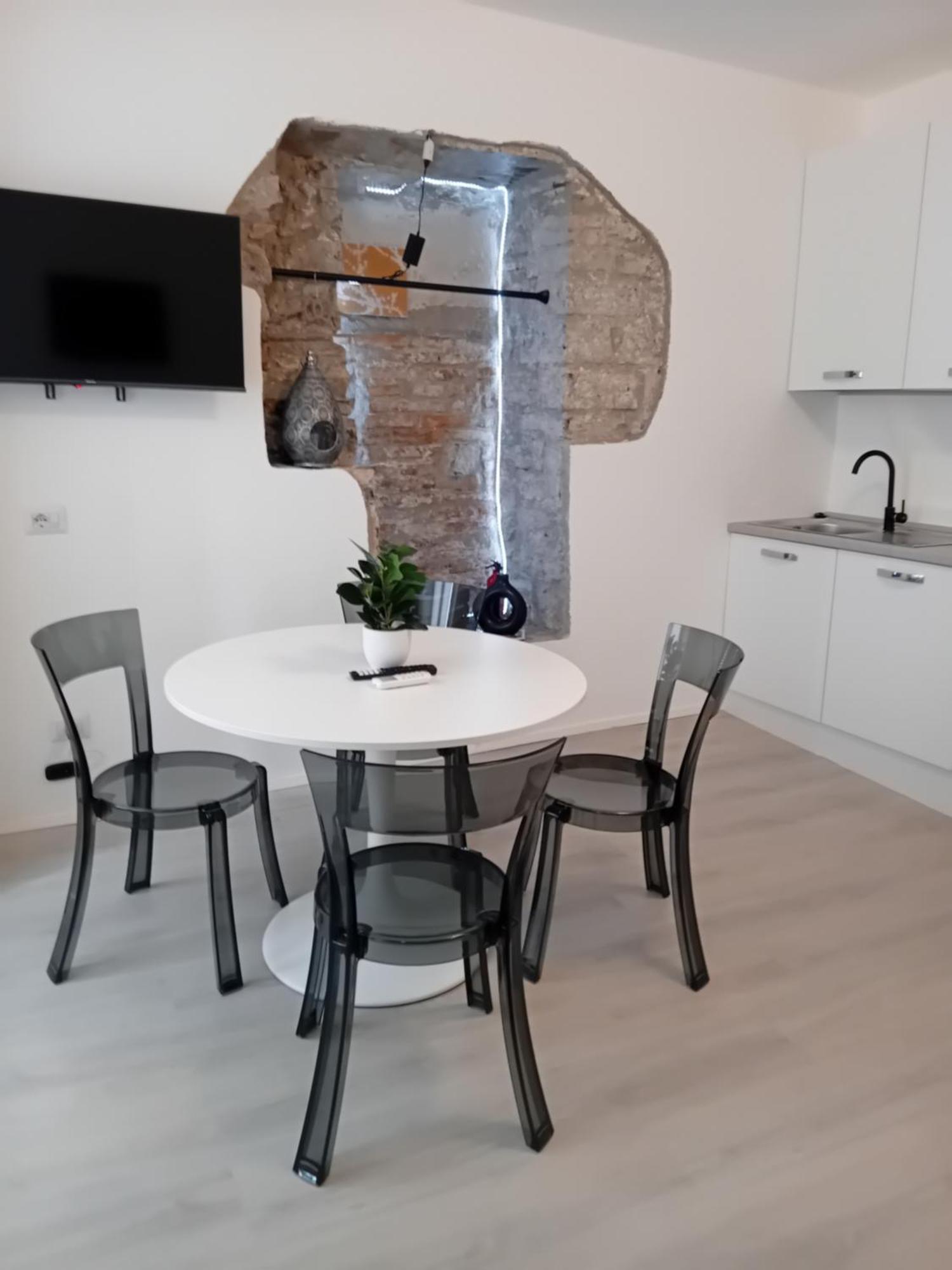 History Luxury Central Apartment By Revenue House Комо Экстерьер фото